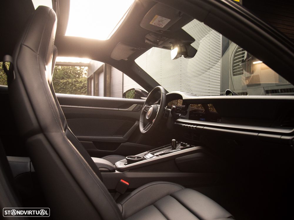 Porsche 911 (992) - 25