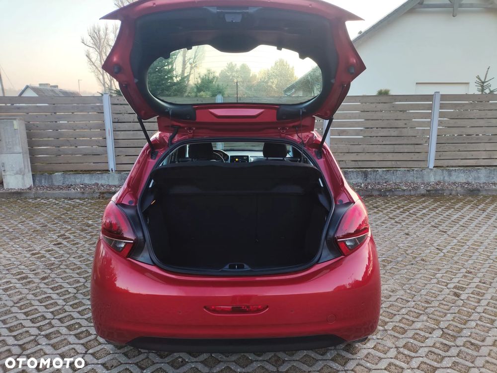 Peugeot 208 - 18