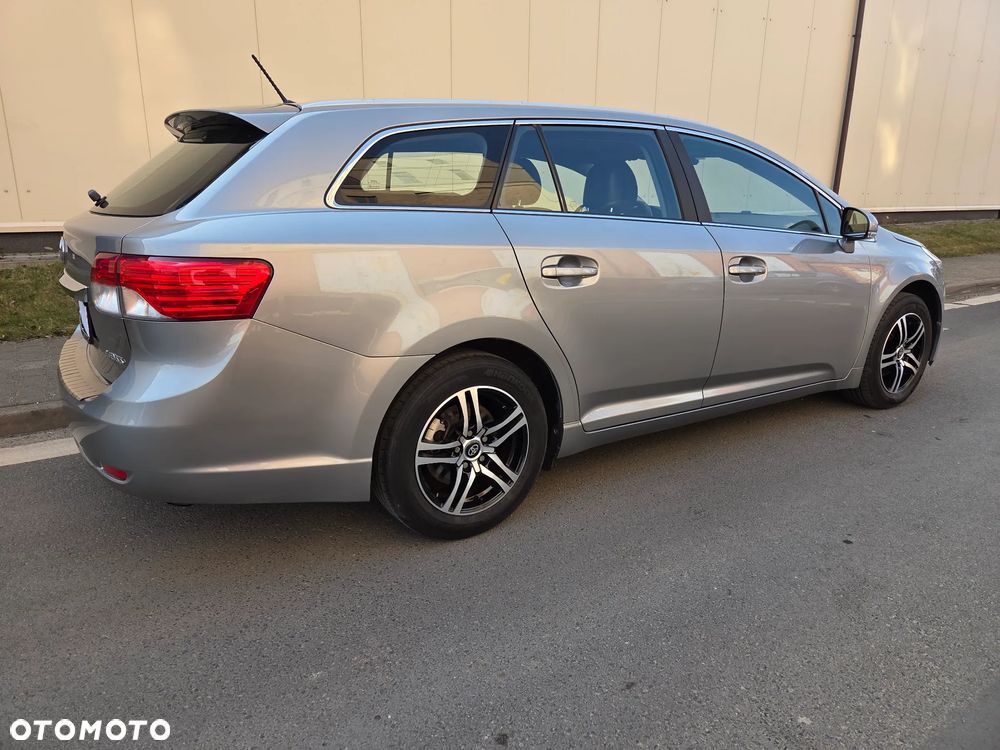 Toyota Avensis 1.8 Executive - 5