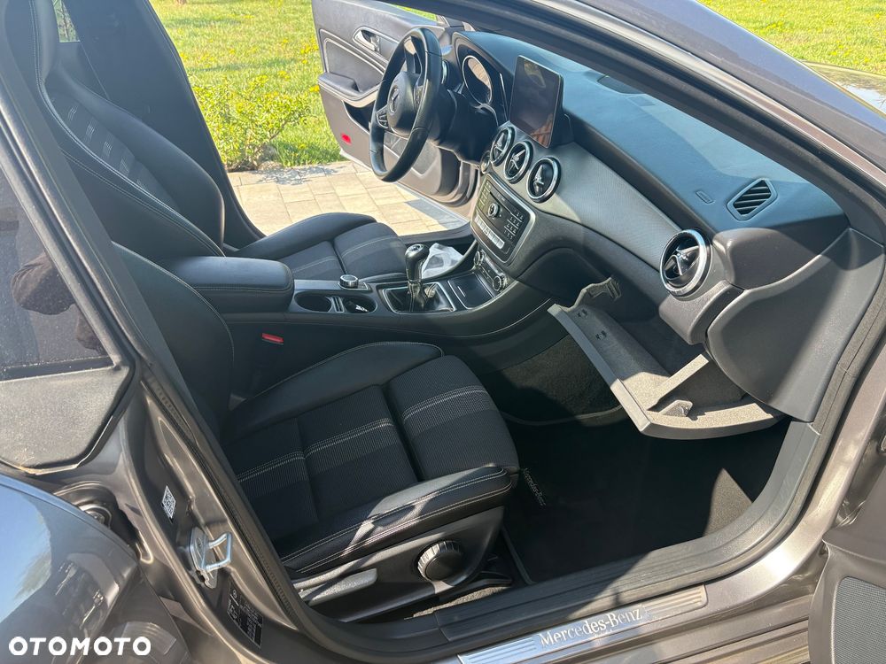 Mercedes-Benz CLA 180 SCORE - 31