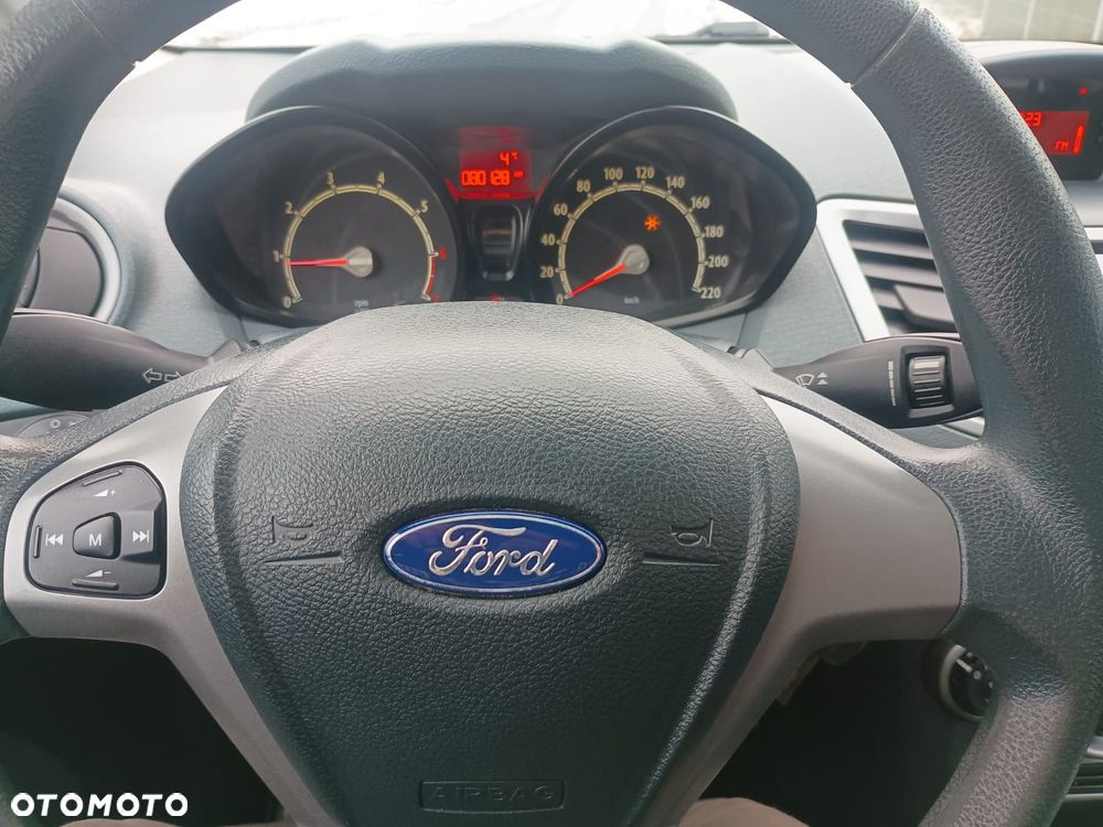 Ford Fiesta 1.25 Celebration - 12