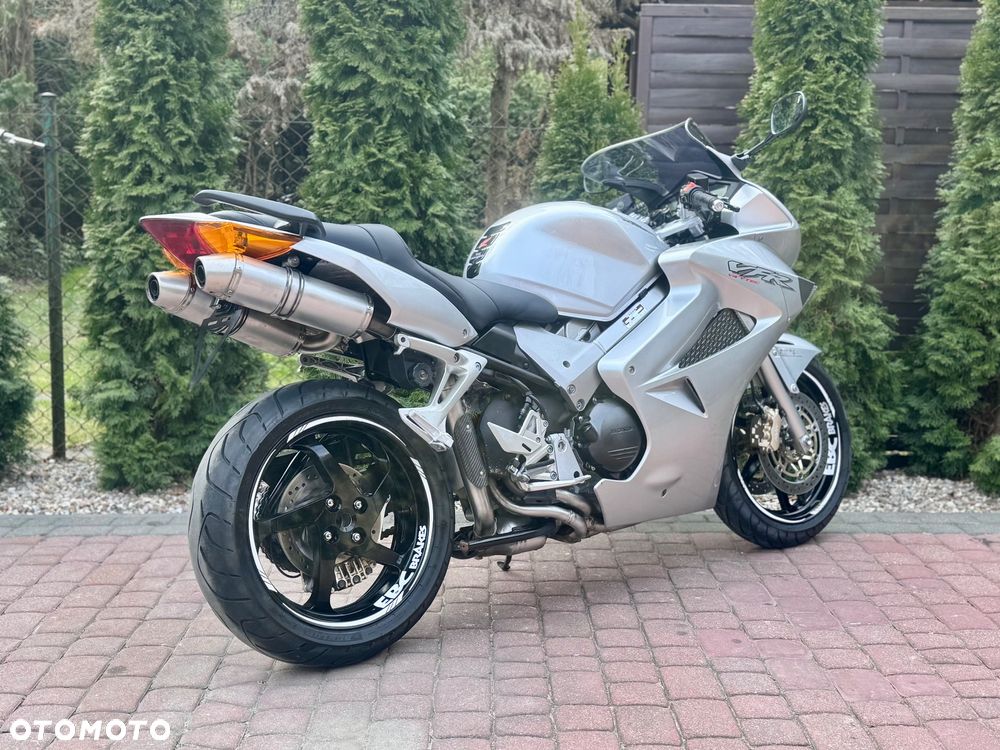 Honda VFR - 4