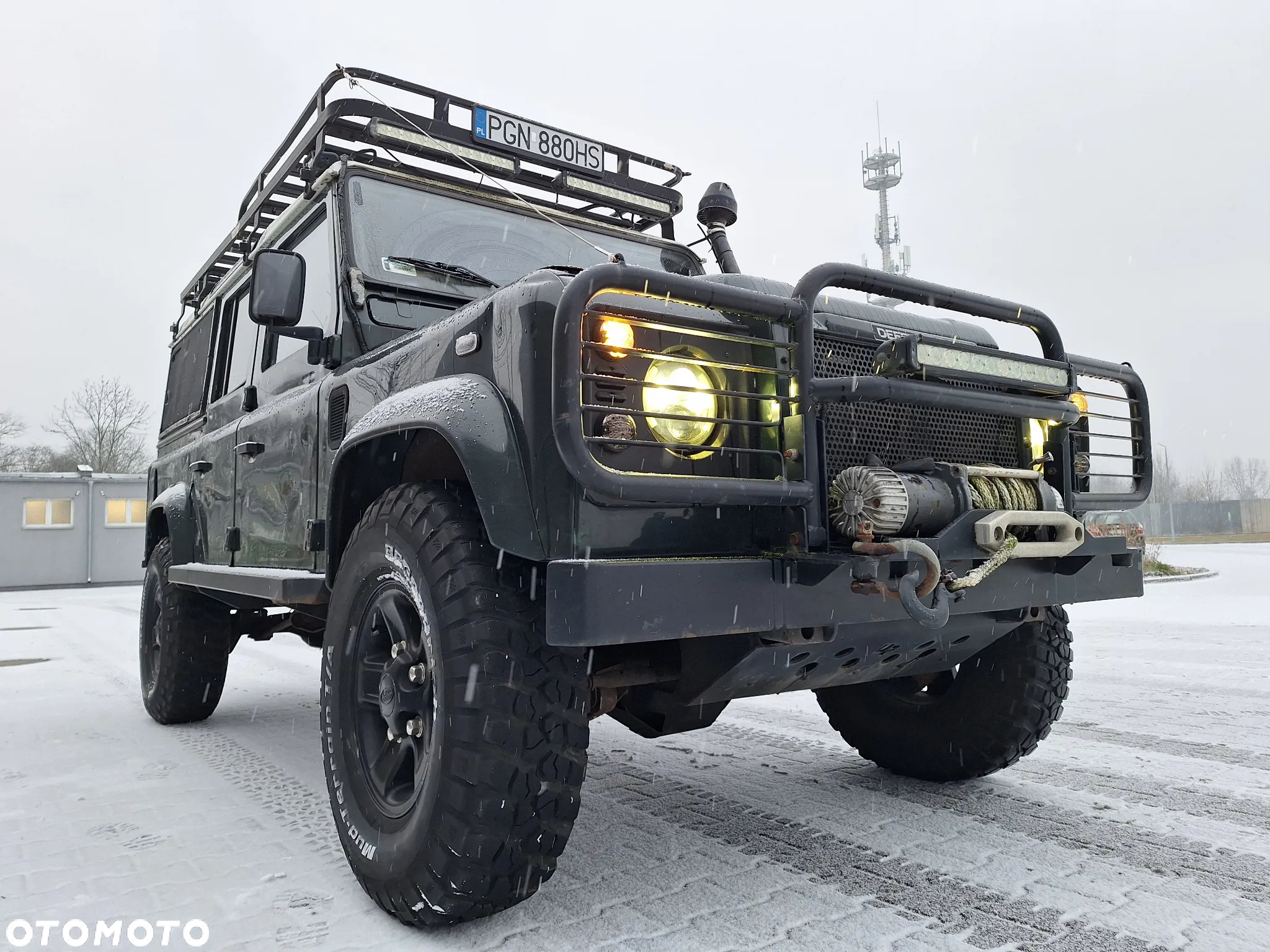 Land Rover Defender - 32