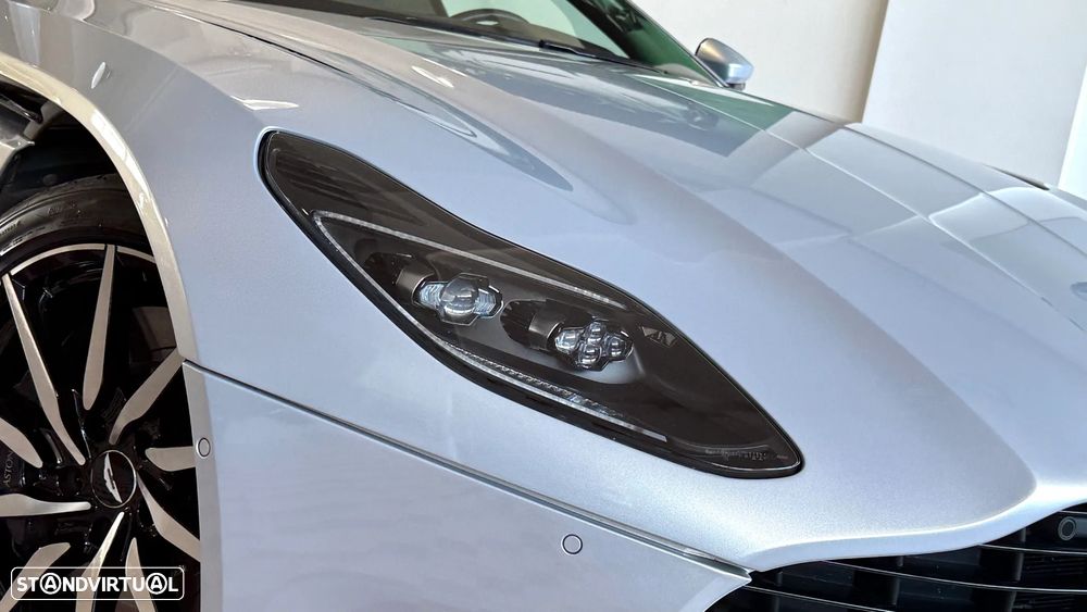 Aston Martin DB11 Coupé V8 - 12