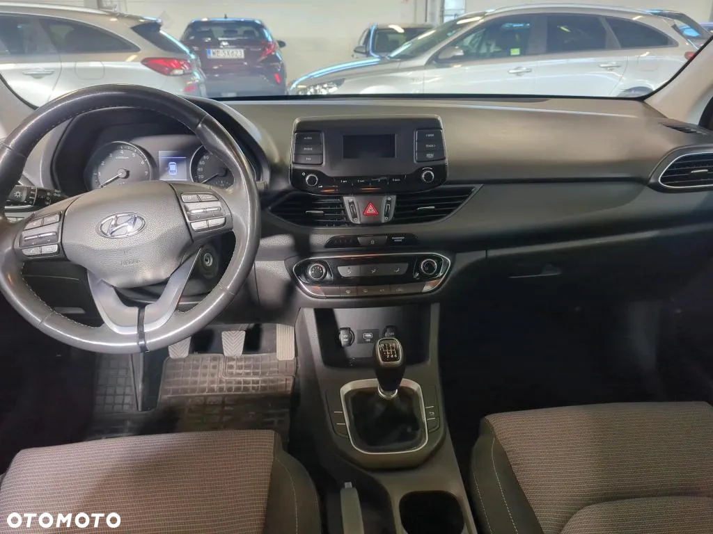 Hyundai i30 1.5 DPI Classic + - 7