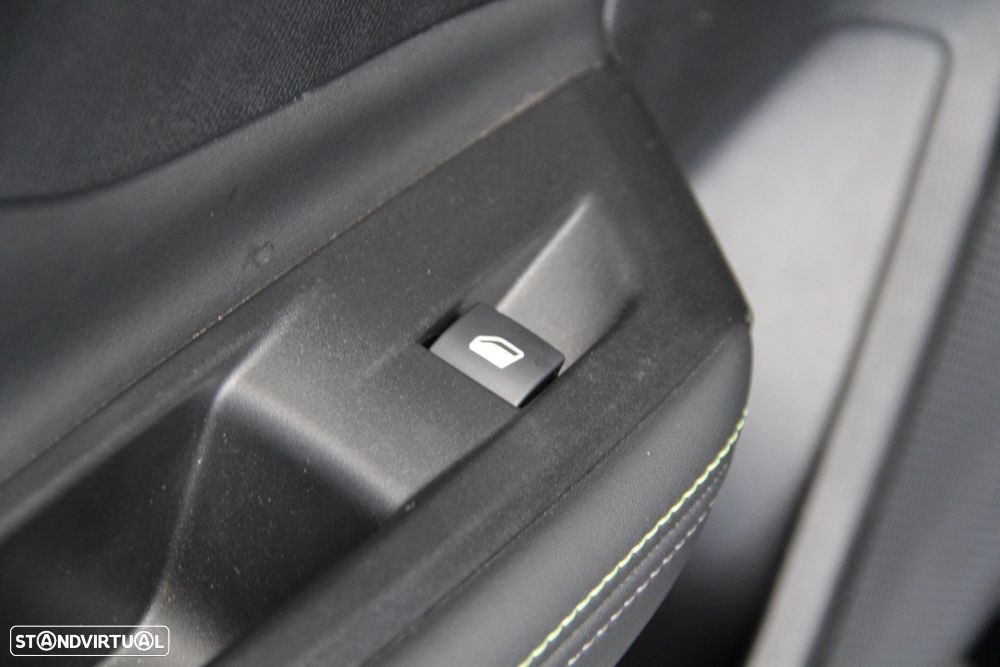Peugeot 308 1.6 Hybrid GT e-EAT8 - 27