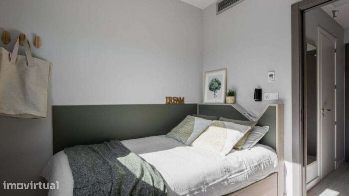 Quarto - localizado em Paranhos Porto - Grande imagem: 2/2