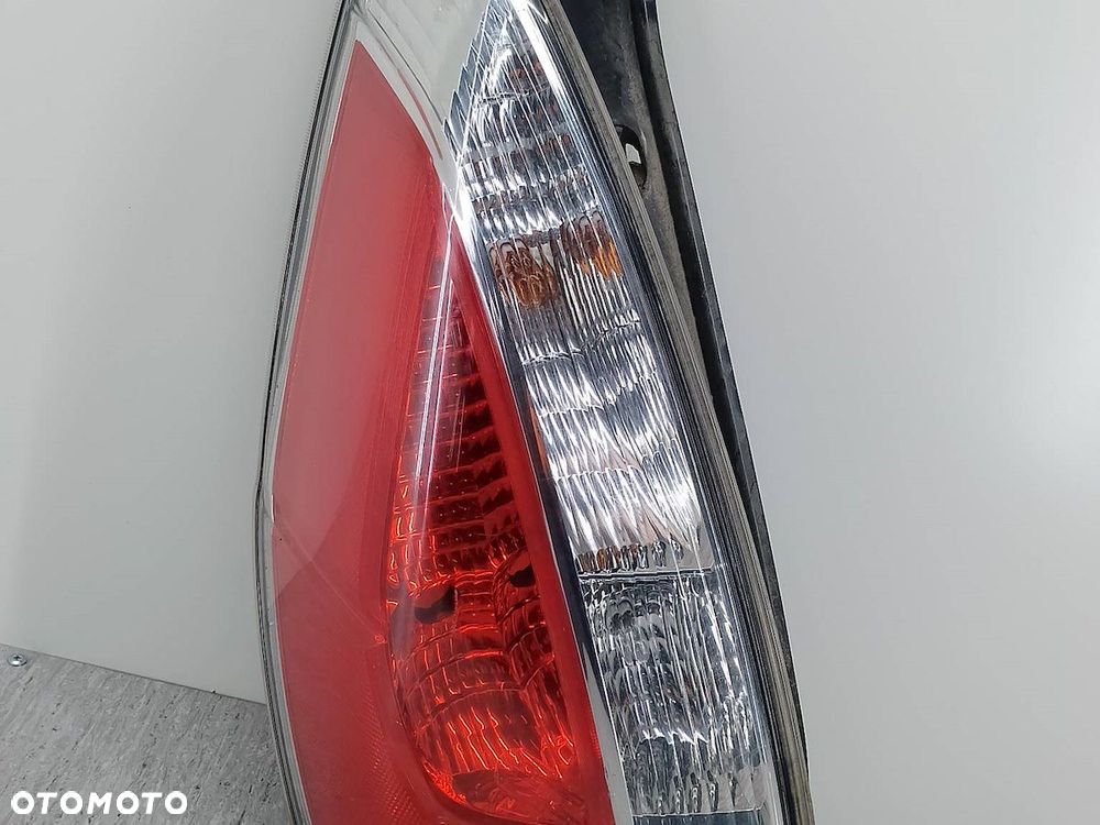 LAMPA TYLNA LEWA MAZDA 5 ( 05-10 ) - 4