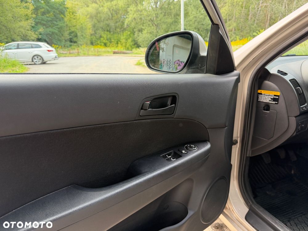 Hyundai i30 1.6 Classic + - 10