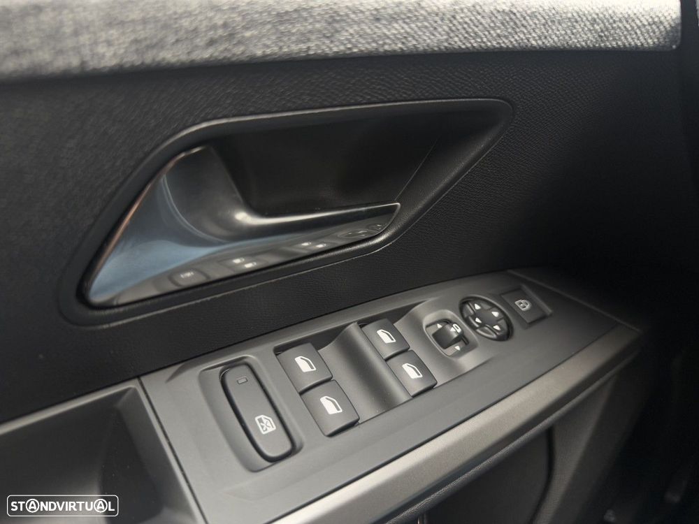 Peugeot 3008 1.2 Hybrid Allure e-DCS6 - 22