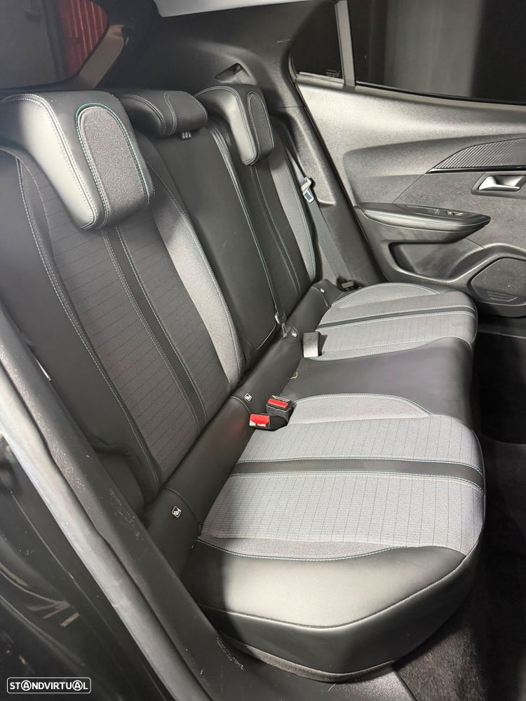 Peugeot 2008 PureTech 130 EAT8 Allure - 18