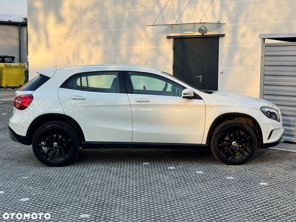 Mercedes-Benz GLA 200 7G-DCT - 15