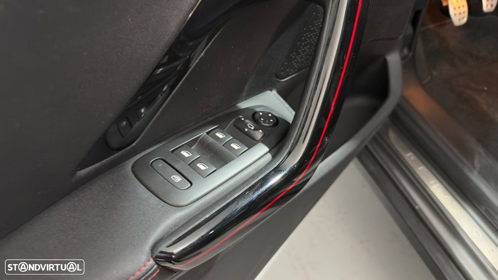 Peugeot 2008 1.2 PureTech GT Line - 17