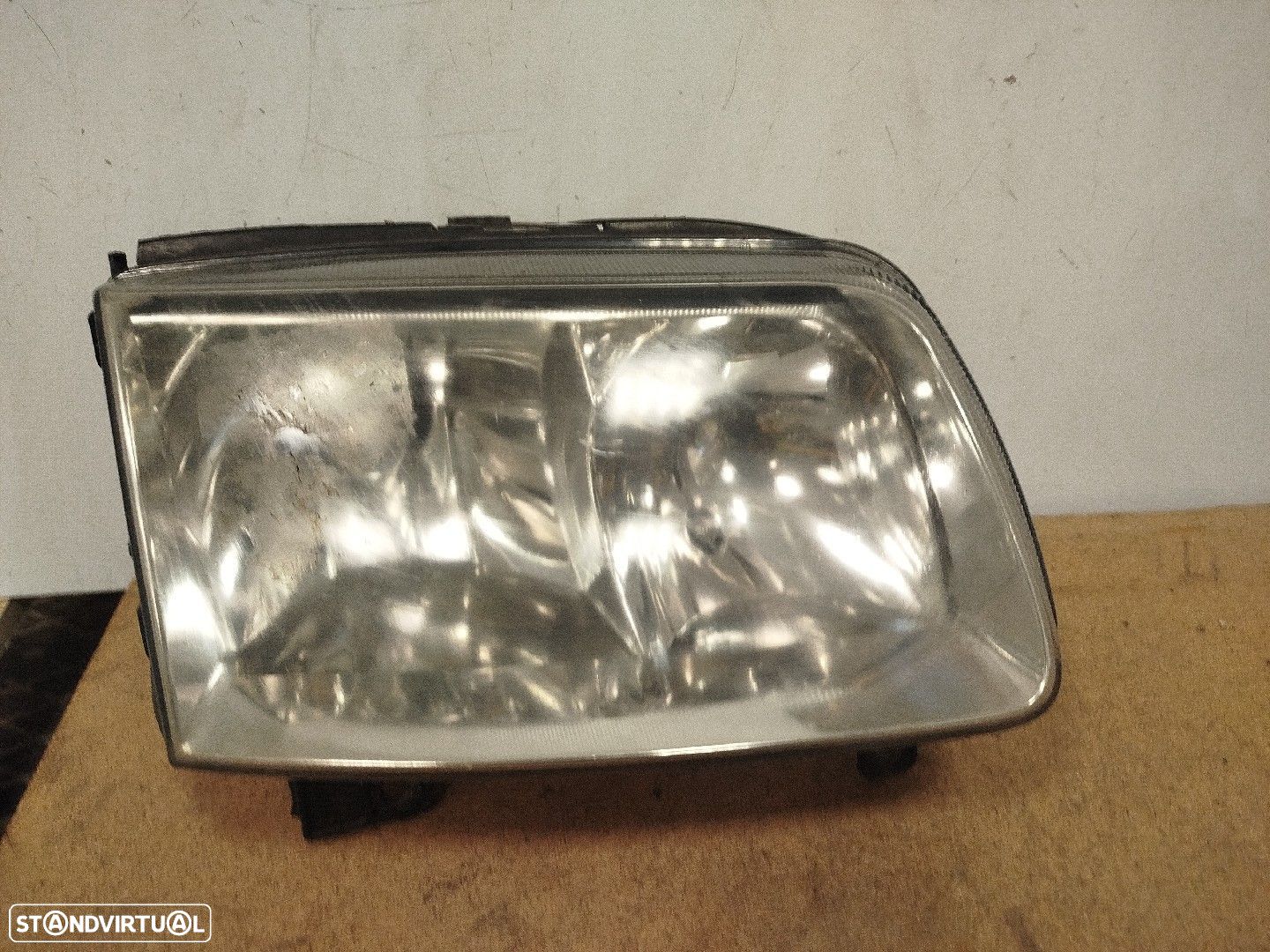 Otica/Farol Dianteiro Dto Volkswagen Polo (6N2) - 1