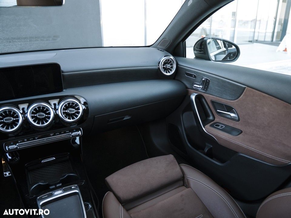 Mercedes-Benz A 250 Sedan 4Matic MHEV 8G-DCT - 12