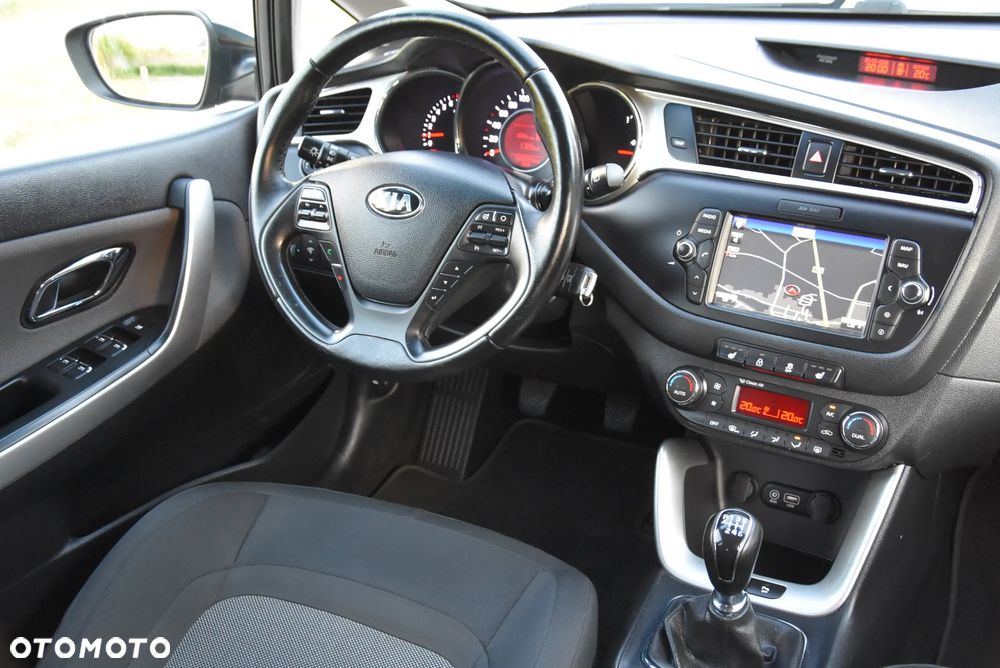 Kia Ceed 1.6 GDI ISG Dream-Team Edition - 23