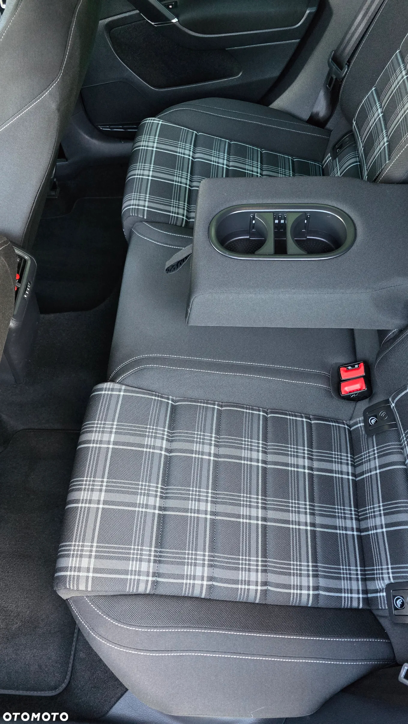 Volkswagen Golf VII 2.0 TDI BMT GTD DSG - 39