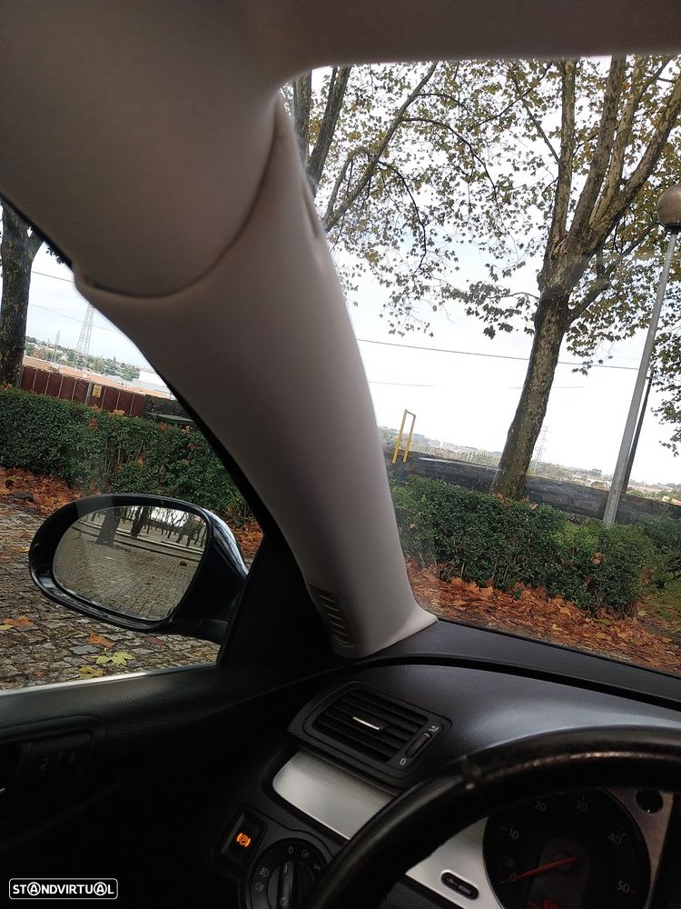 VW Passat 2.0 TDI Confortline - 23