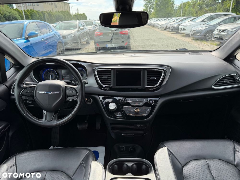 Chrysler Pacifica - 24