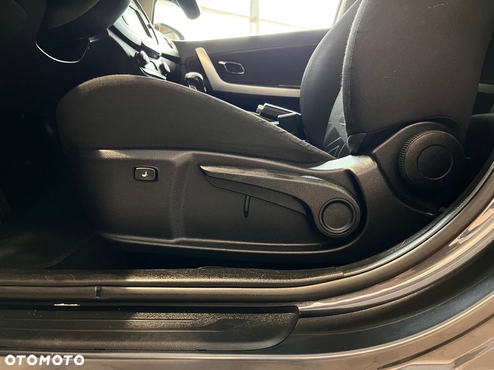 Kia Ceed - 11