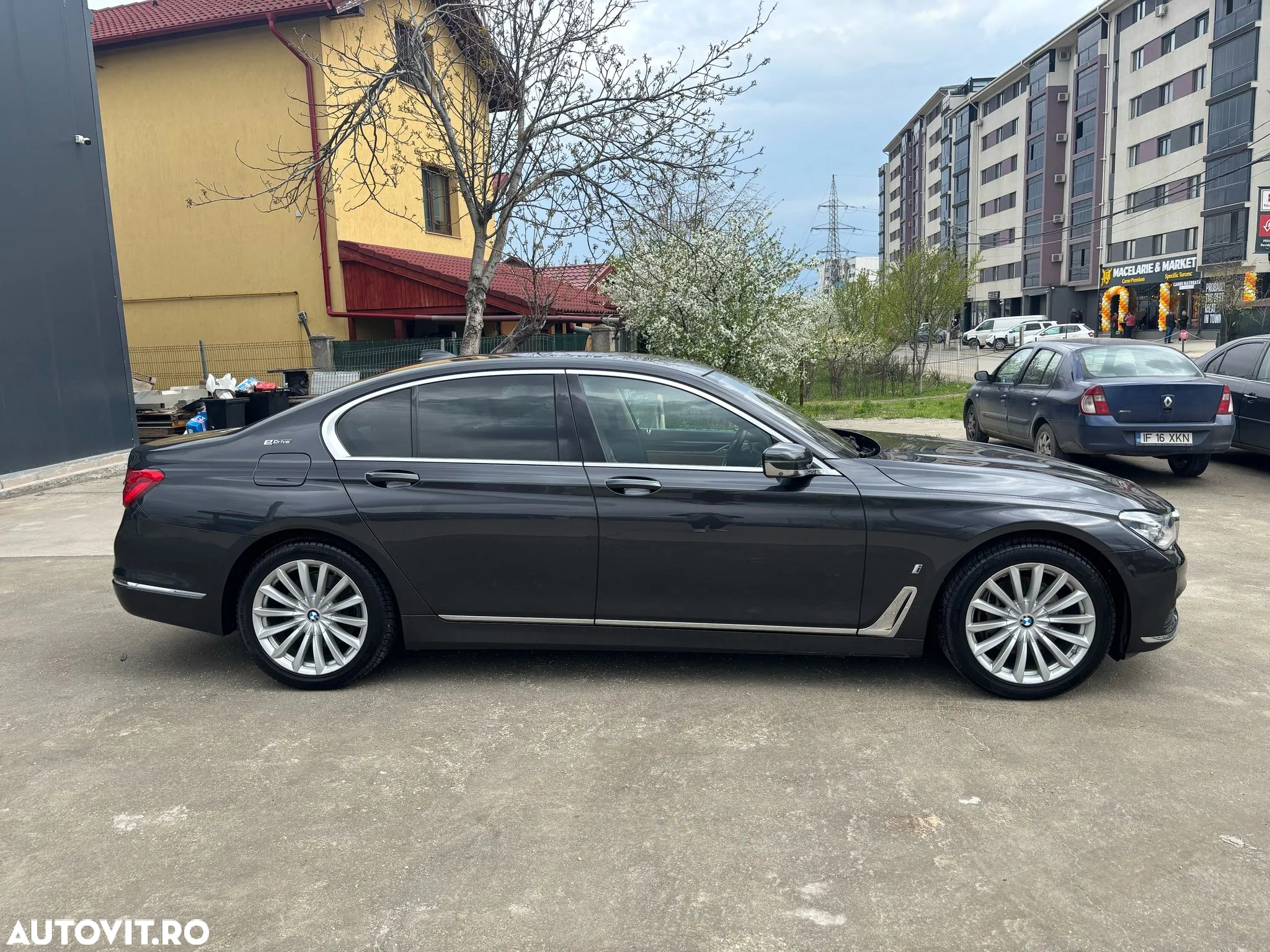 BMW Seria 7 740e iPerformance - 10
