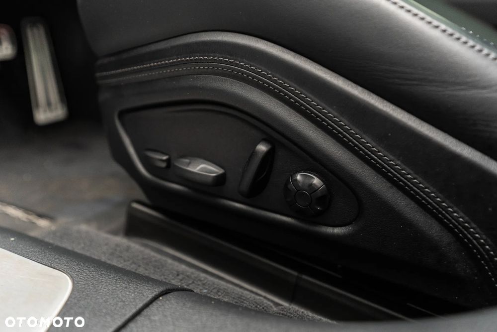 Porsche Panamera 4 - 21