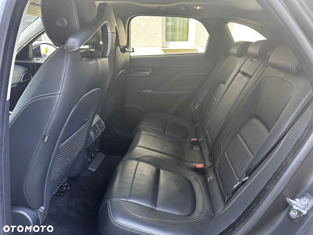 Jaguar F-Pace 2.0 i4D AWD R-Sport - 11