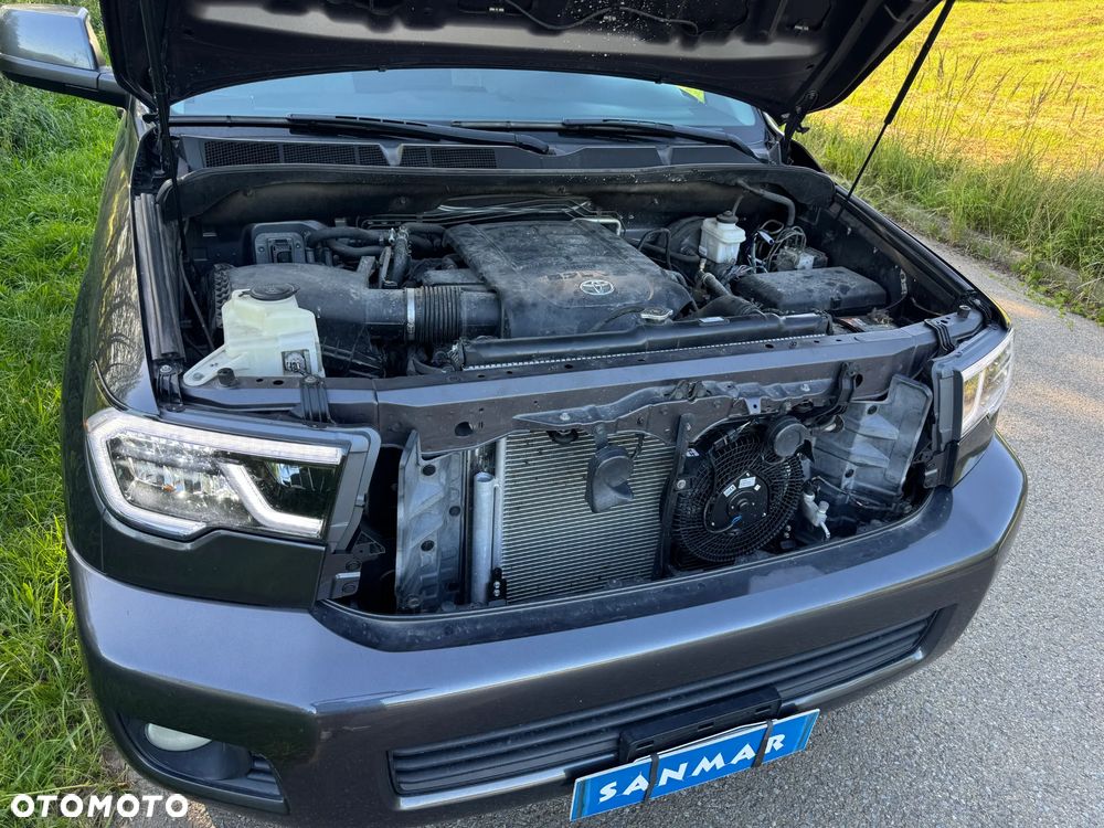 Toyota Sequoia - 21