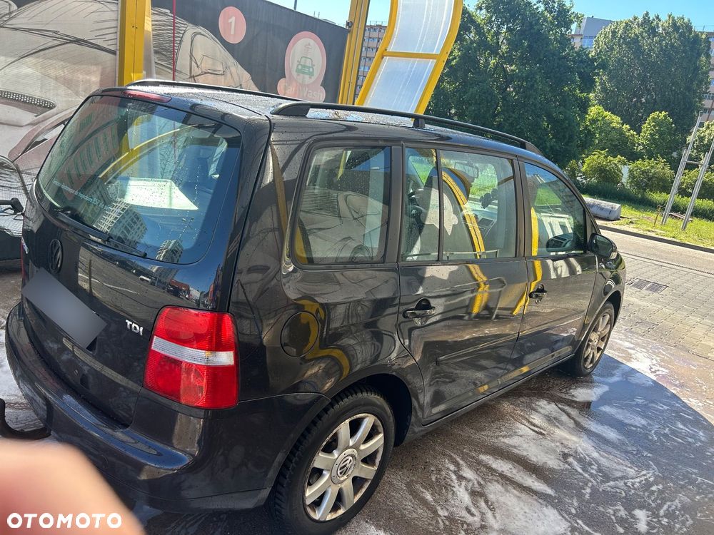 Volkswagen Touran 1.9 TDI Highline - 4
