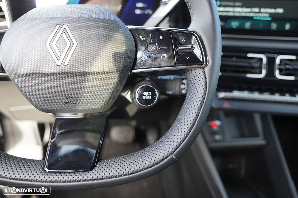 Renault 4 E-Tech 52 kWh Iconic Autonomia Conforto - 16