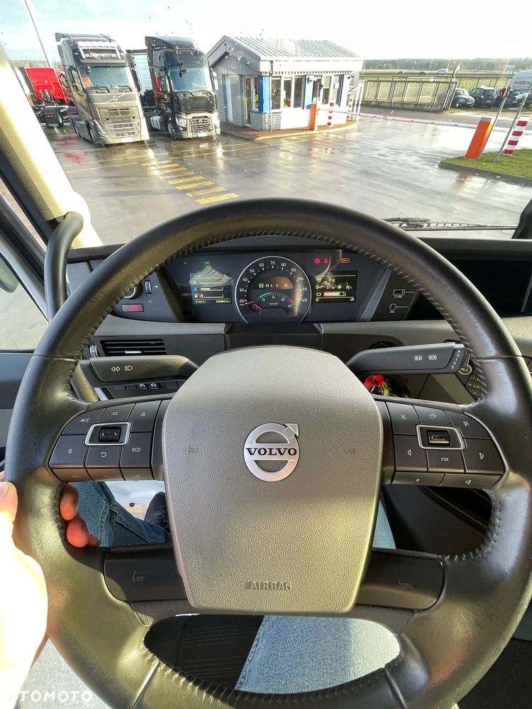 Volvo FH 460 Globetrotter z hydrauliką - 25