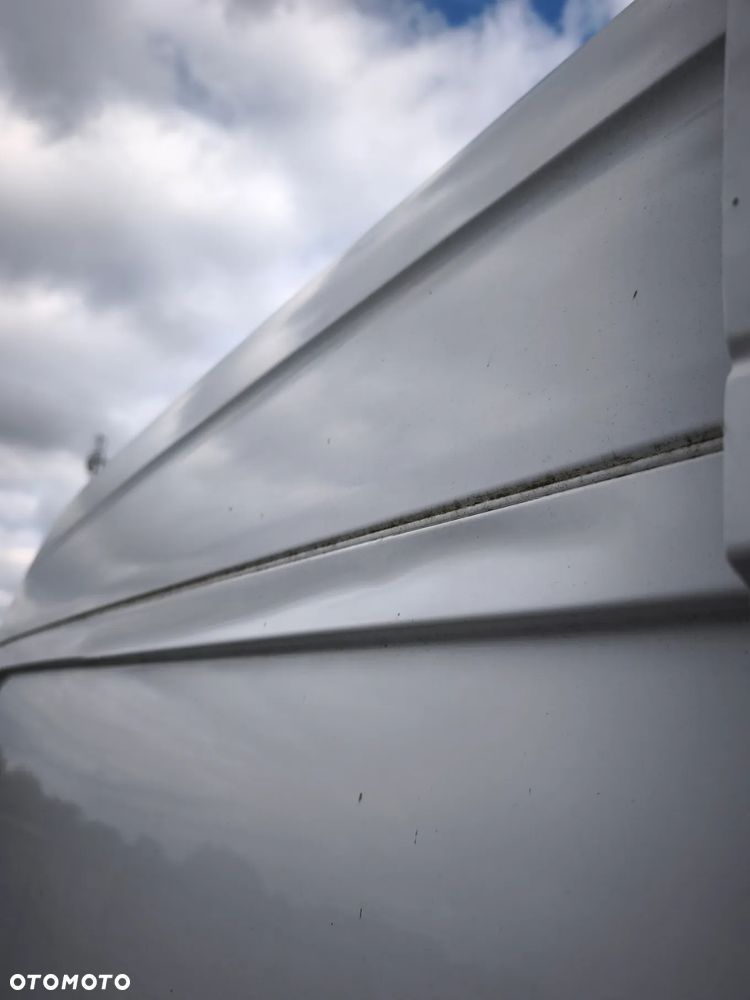 Ćwiartka tył prawa bok Mercedes-Benz Sprinter w910 przód napęd - 3