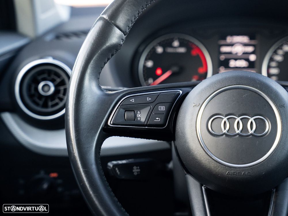 Audi Q2 30 TDI Design S tronic - 32