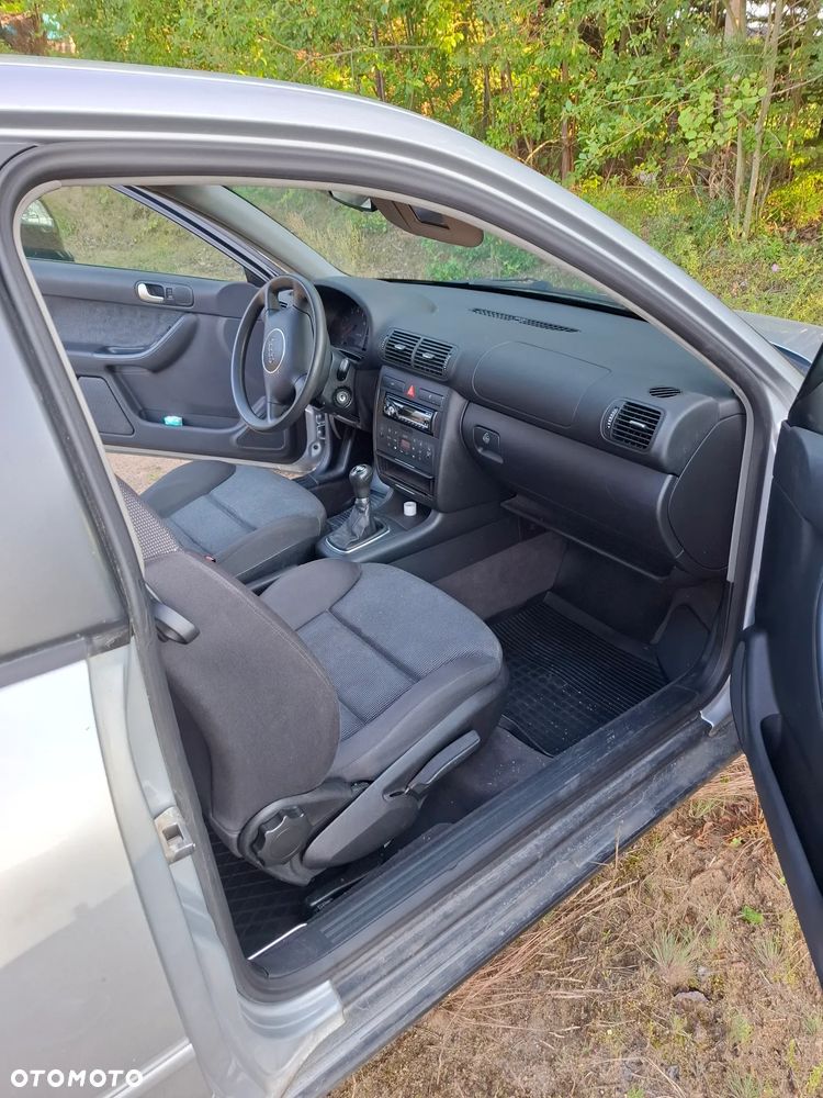 Audi A3 3-drzwiowe 1.6 FSI Ambiente - 8