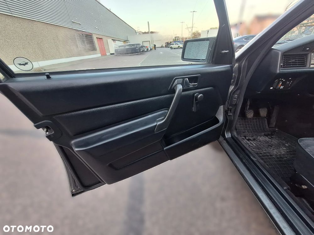 Mercedes-Benz W201 (190) - 22