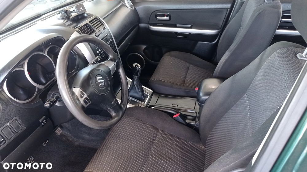 Suzuki Grand Vitara 2.0 Comfort - 35