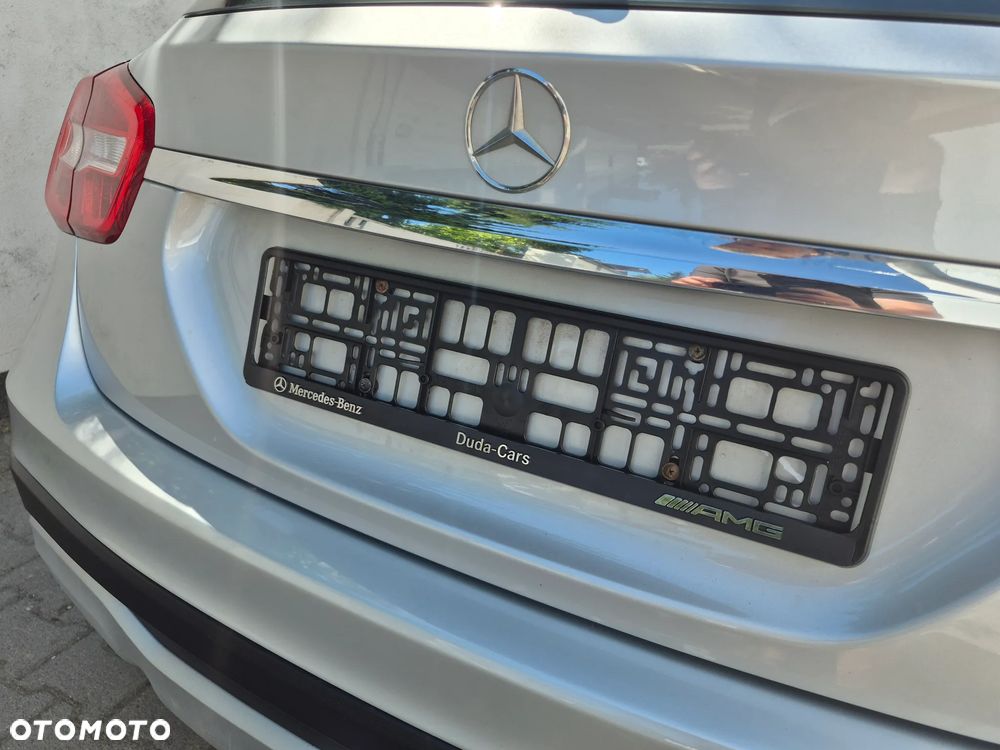 Mercedes-Benz GLA 180 Style - 32