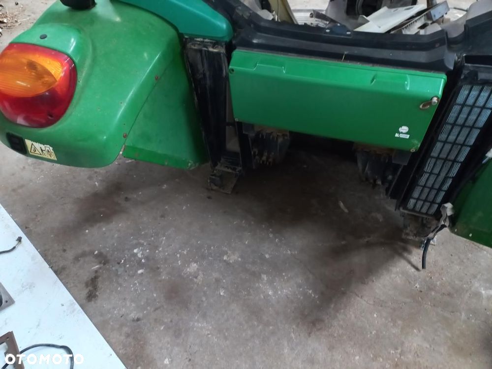 Części Kabiny JOHN DEERE plastiki,błotniki,ehr,sterownik,wiązka elektryczna,6020,6120,6220,6320,6420,6520,6620,6820,6920,tunel,nawiew,tapicerka,wyposarzenie wnętrza,goła kabina,szkielet. - 7