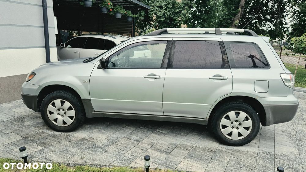 Mitsubishi Outlander 2.0 Invite - 2
