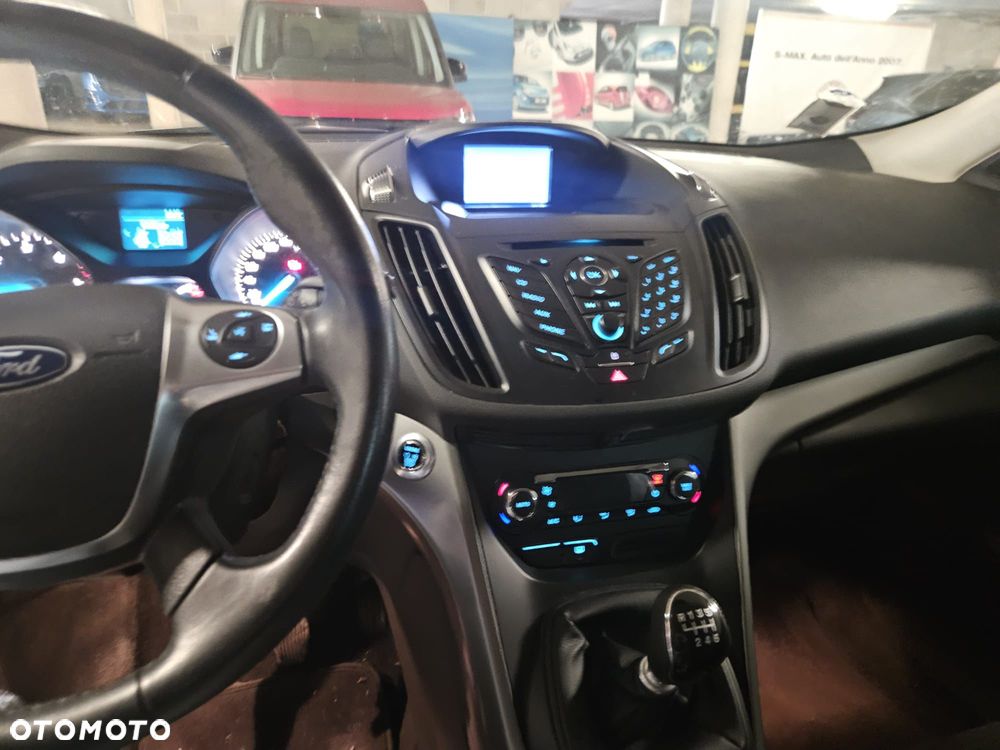 Ford Kuga 2.0 TDCi 2x4 Titanium - 6