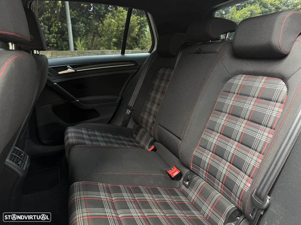 VW Golf GTI BlueMotion - 21