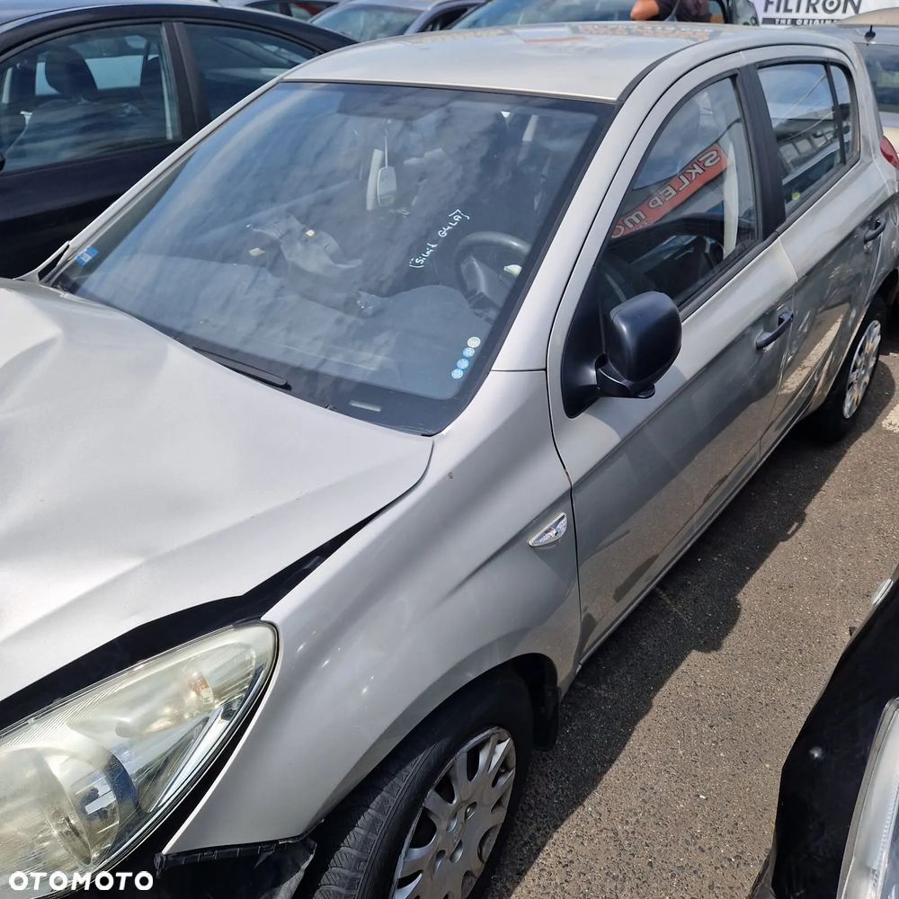 Hyundai i20 1.2 benz 2012r Kod silnika G4LA Kod lakieru WK - 3