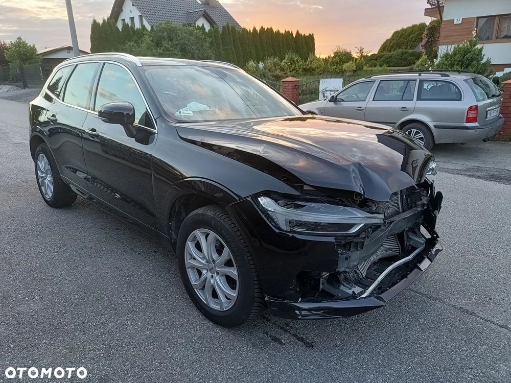 Volvo XC 60 T5 AWD Momentum Pro - 1