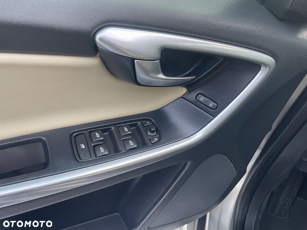 Volvo XC 60 T6 AWD Kinetic - 19