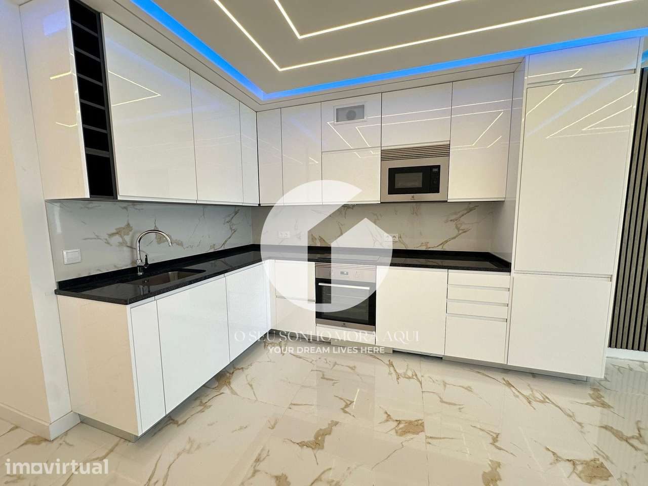 Apartamento T2 Remodelado na Primeira Linha do Mar - Quarteira - Grande imagem: 2/15