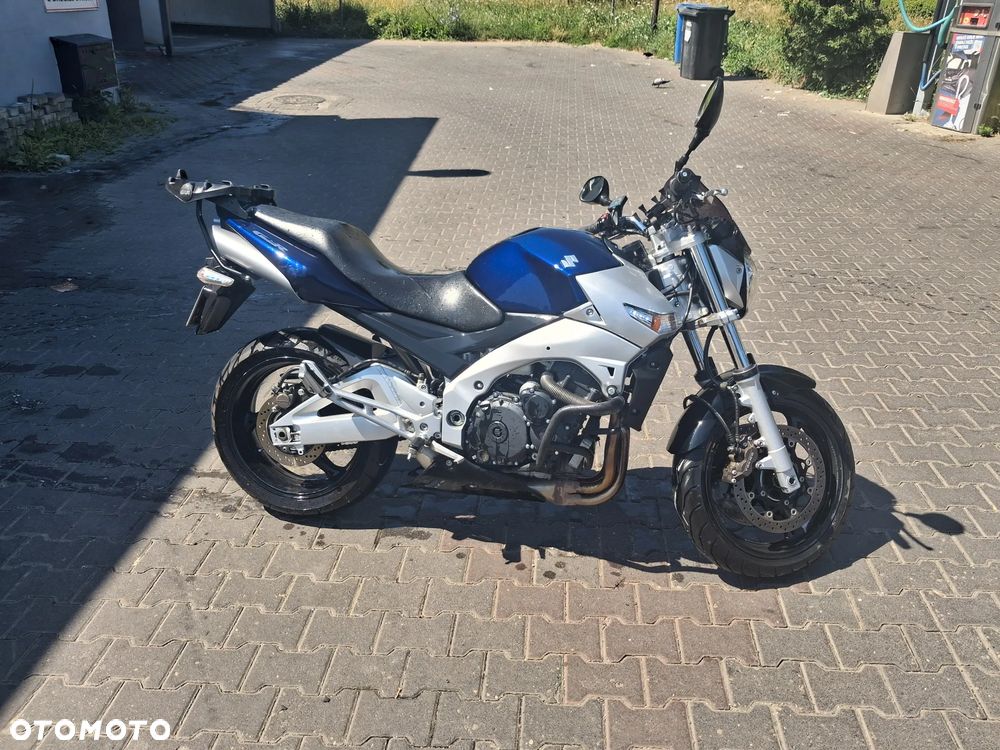Suzuki GSR - 12