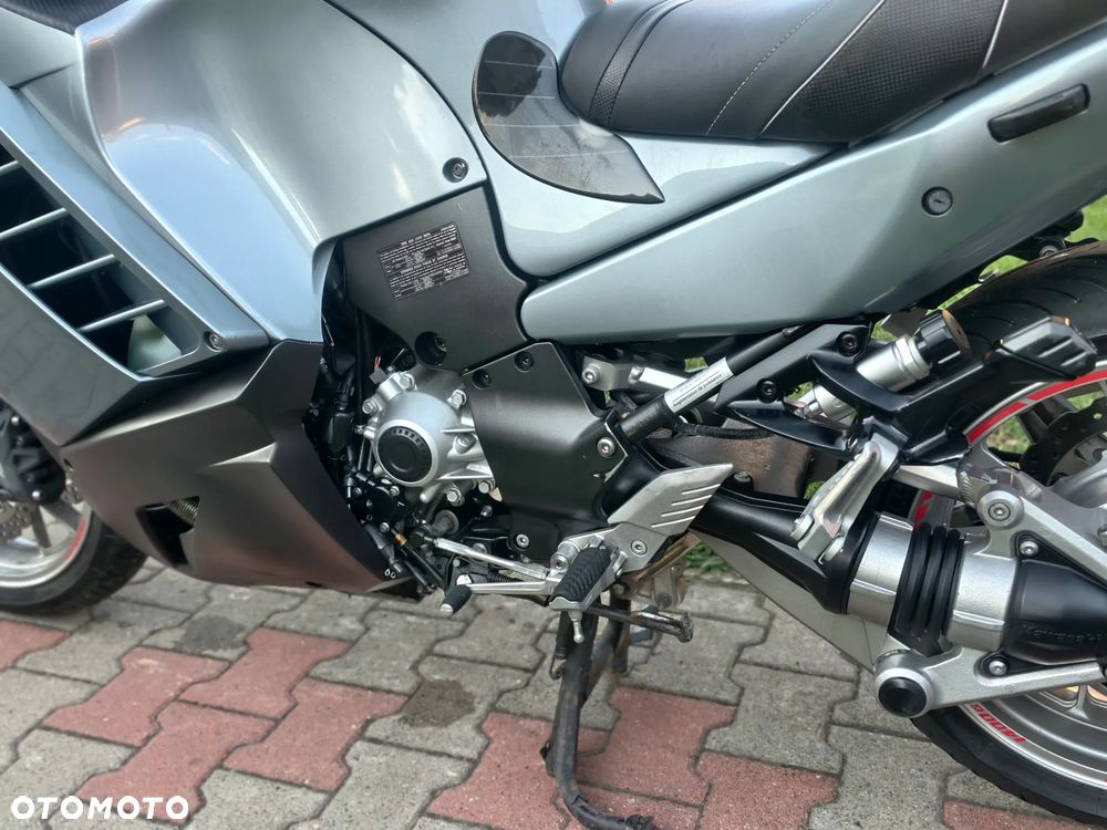 Kawasaki GTR - 25