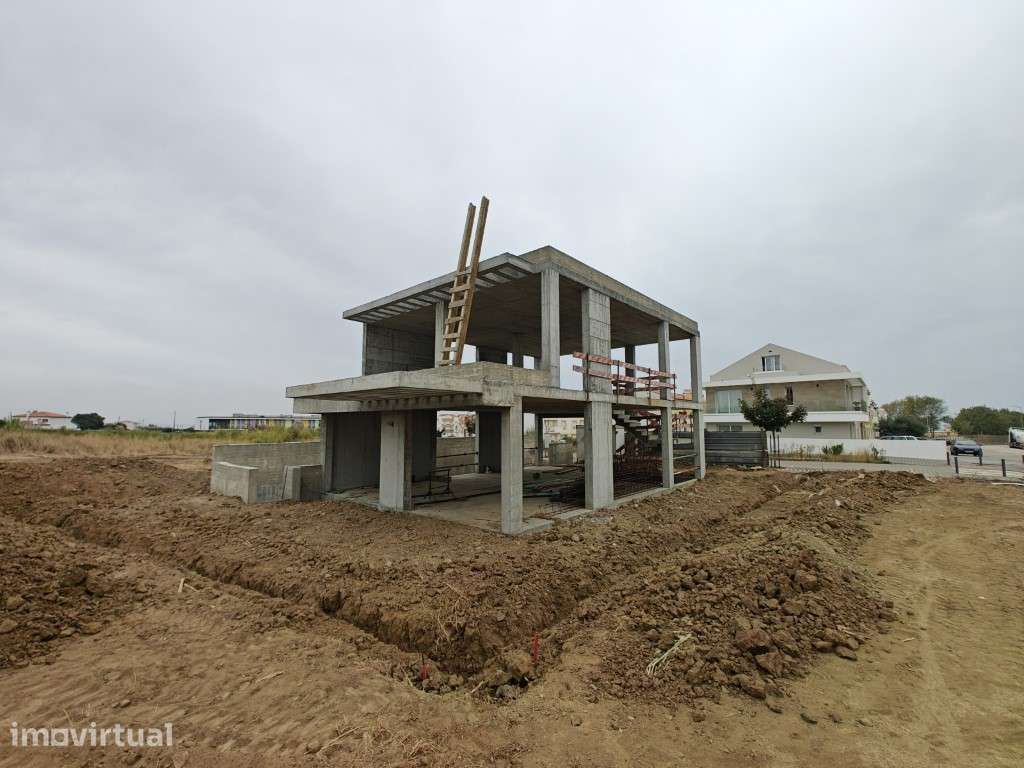 Terreno com projeto de moradia T4 junto á barragem - Grande imagem: 3/37