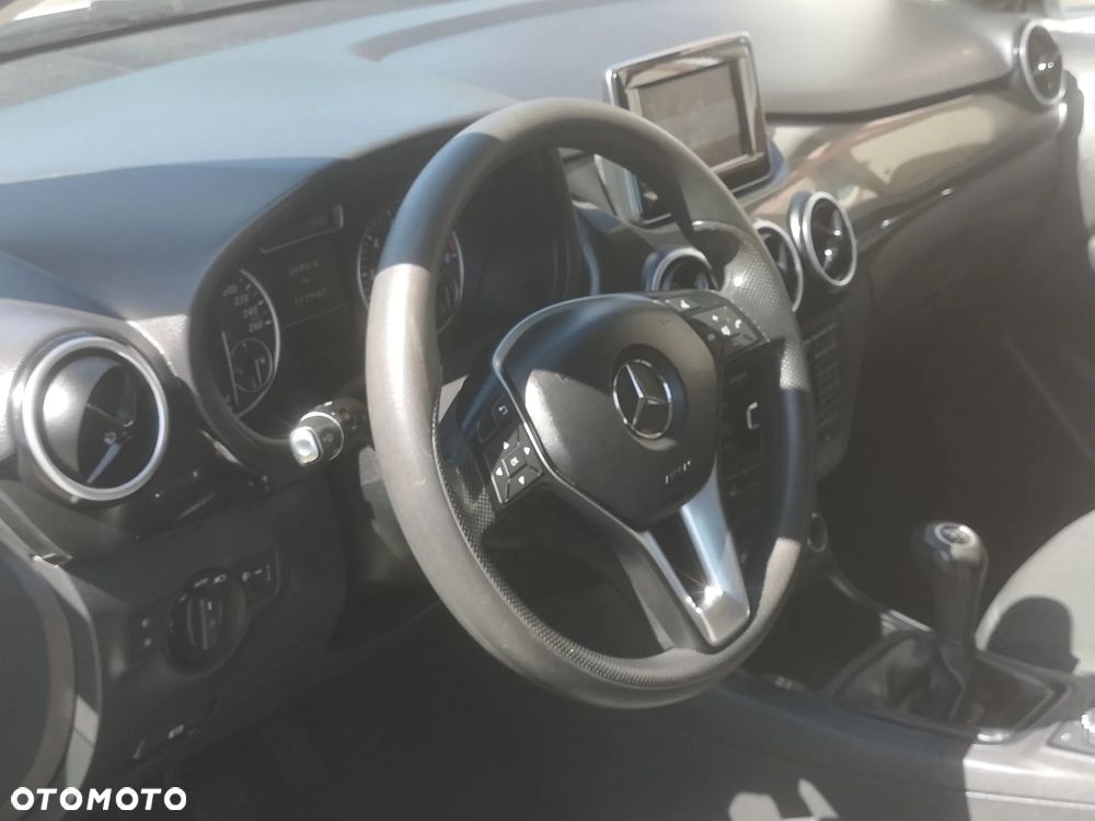 Mercedes-Benz Klasa B 180 Edition - 10