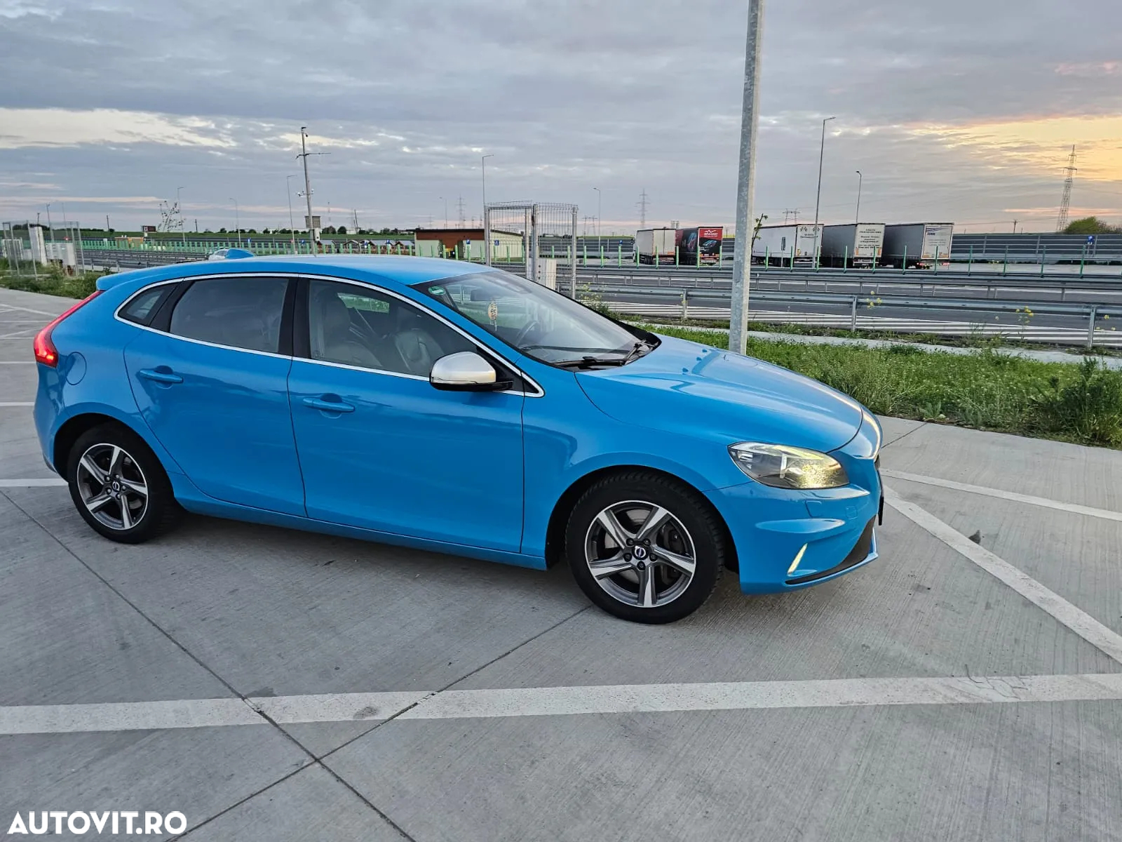 Volvo V40 D4 VEA R-Design - 14